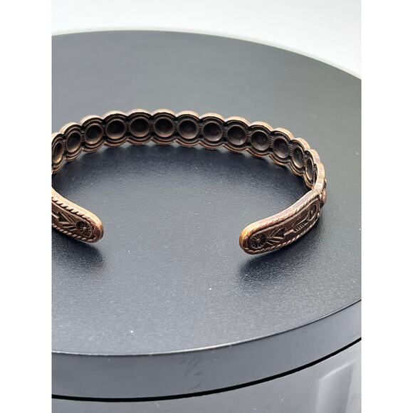 Vintage Copper Repousse Design Southwest Dotted Arrows Cuff Bracelet 1960s - Picture 7 of 7